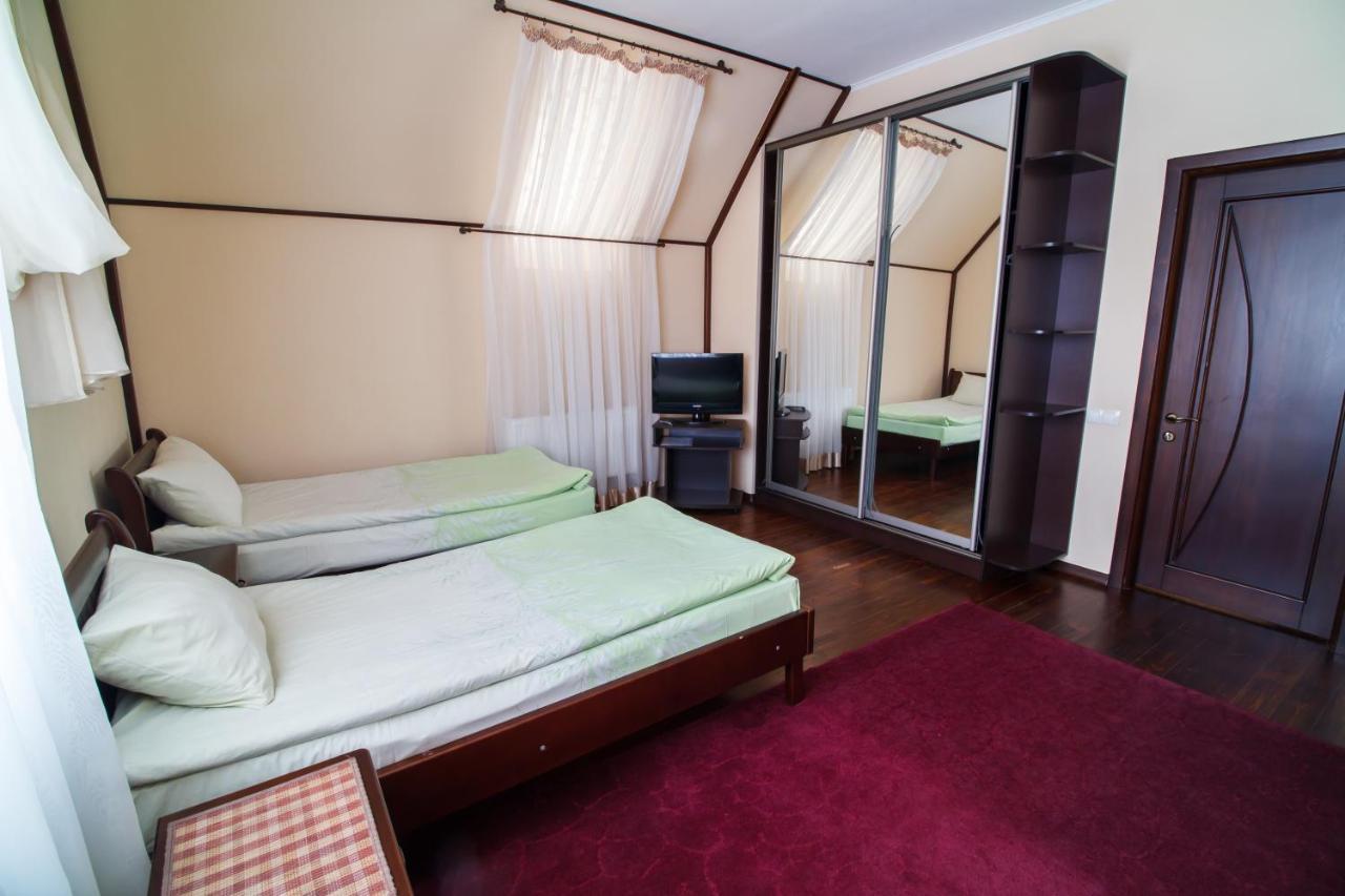 Hotel On Khmelnytskogo 8 카리프 외부 사진