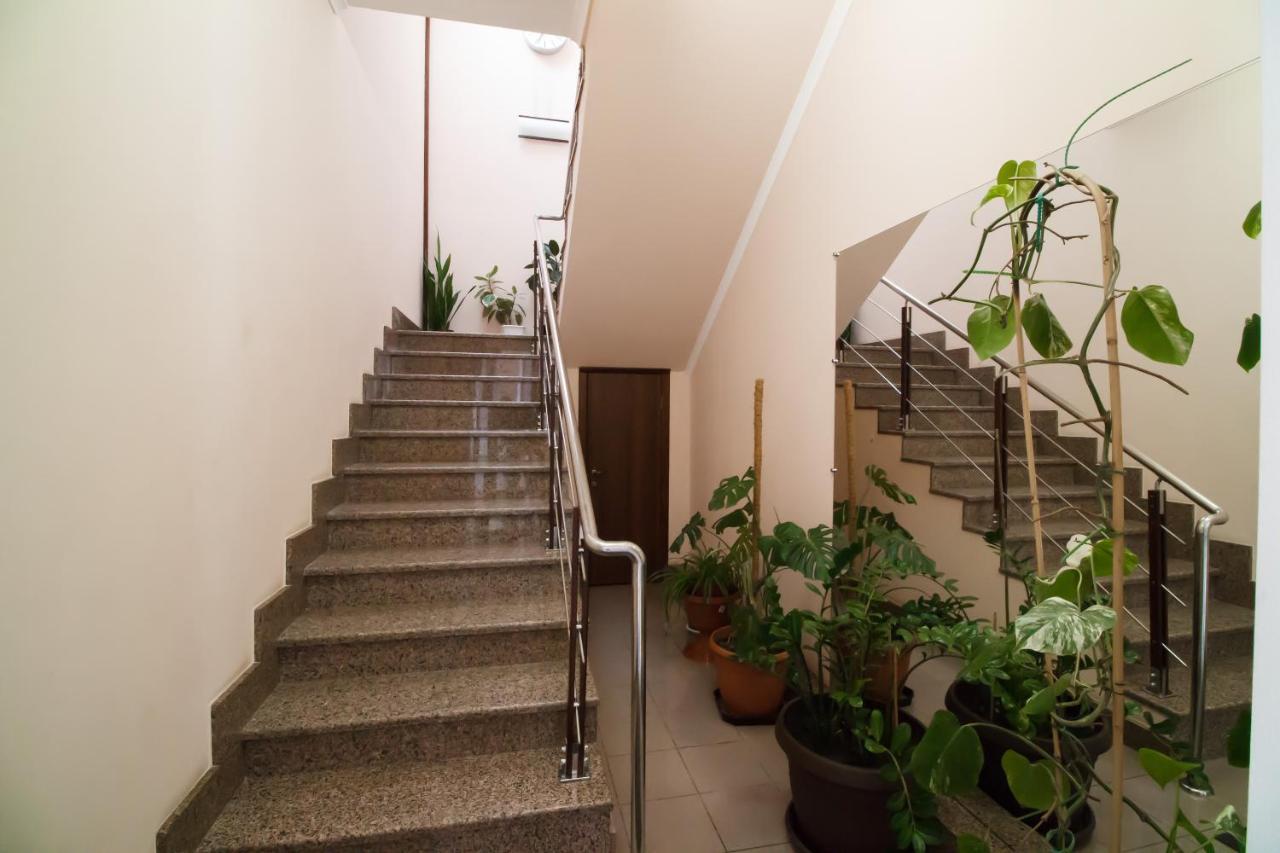 Hotel On Khmelnytskogo 8 카리프 외부 사진