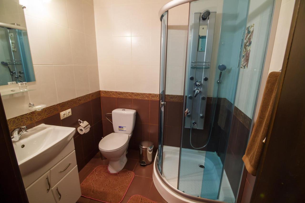 Hotel On Khmelnytskogo 8 카리프 외부 사진