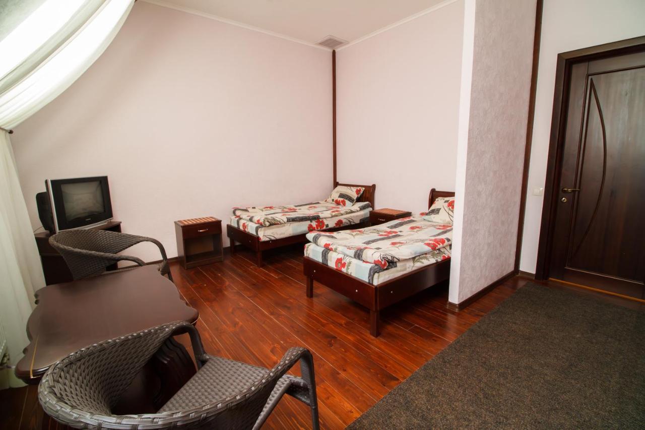 Hotel On Khmelnytskogo 8 카리프 외부 사진