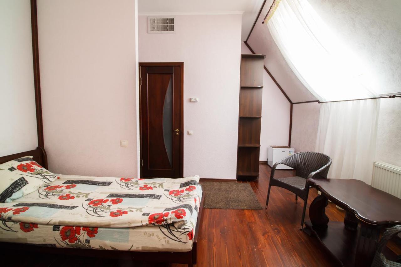Hotel On Khmelnytskogo 8 카리프 외부 사진